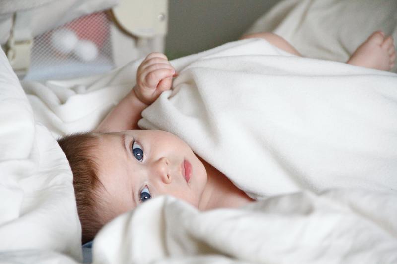 Quand est-il sécuritaire de couvrir bébé avec une couverture : 7 conseils de base