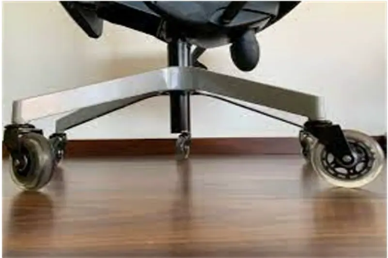 Retrait des roues de chaise pivotante - Projet DIY