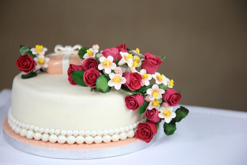 Comment faire des fleurs en sucre pour les gâteaux de mariage
